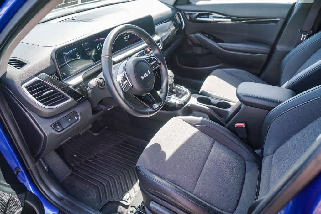 Certified 2025 Kia Seltos S FWD image 16