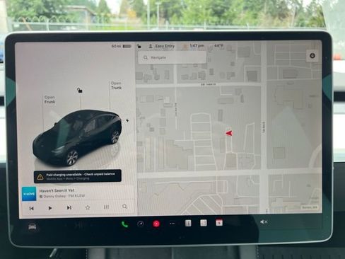 Used 2022 Tesla Model Y Long Range image 26