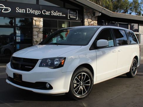 Used 2019 Dodge Grand Caravan SE FWD image 1