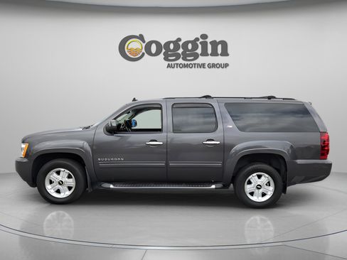 Used 2010 Chevrolet Suburban LT w/ Luxury Package AWD/4WD image 2