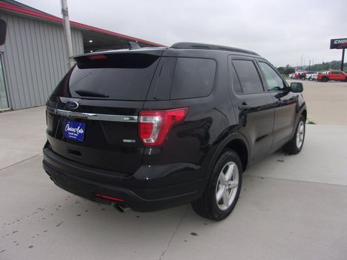 Used 2018 Ford Explorer 4WD image 3