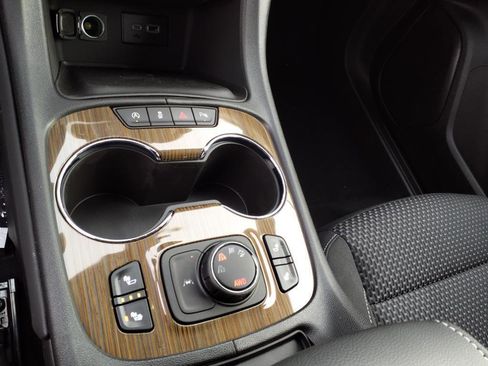 Certified 2023 GMC Acadia SLE w/ Driver Convenience Package image 13