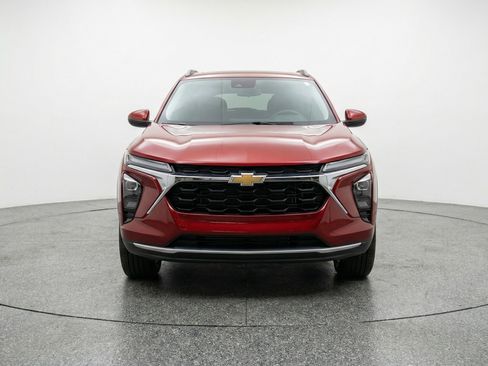 Used 2025 Chevrolet Trax LT w/ LT Convenience Package image 2