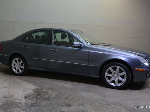 Used 2007 Mercedes-Benz E 350 4MATIC Sedan image 32