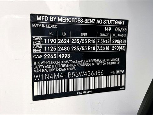 Used 2025 Mercedes-Benz GLB 250 4MATIC image 32