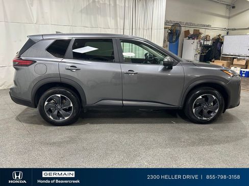 Used 2024 Nissan Rogue SV AWD/4WD image 9