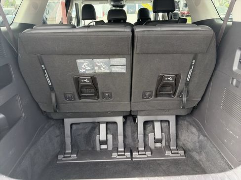 Used 2025 Kia Carnival FWD image 32
