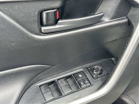 Used 2021 Toyota RAV4 LE image 15