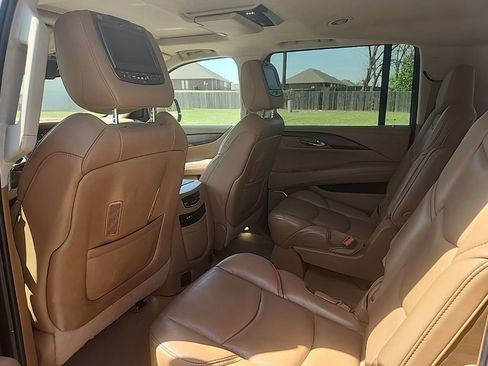 Used 2016 Cadillac Escalade ESV Platinum image 9