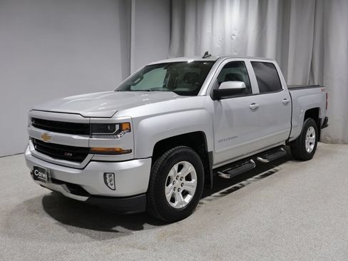 Used 2018 Chevrolet Silverado 1500 LT w/ All Star Edition AWD/4WD image 7