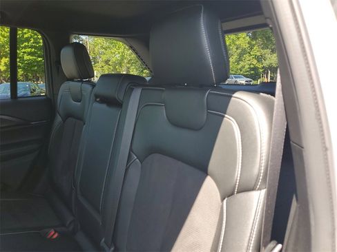 Used 2024 Jeep Grand Cherokee Altitude image 14