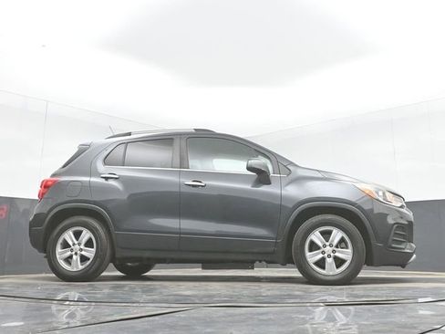 Used 2017 Chevrolet Trax LT w/ LT Convenience Package FWD image 46