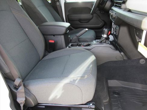 New 2025 Jeep Gladiator Sport image 10