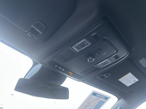 Certified 2025 Chevrolet Suburban Z71 image 14