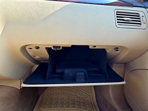 Used 2011 Buick Lucerne CXL w/ Driver Confidence Package image 39