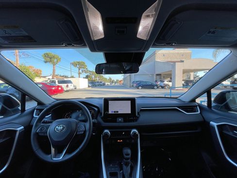 Used 2025 Toyota RAV4 XLE image 33