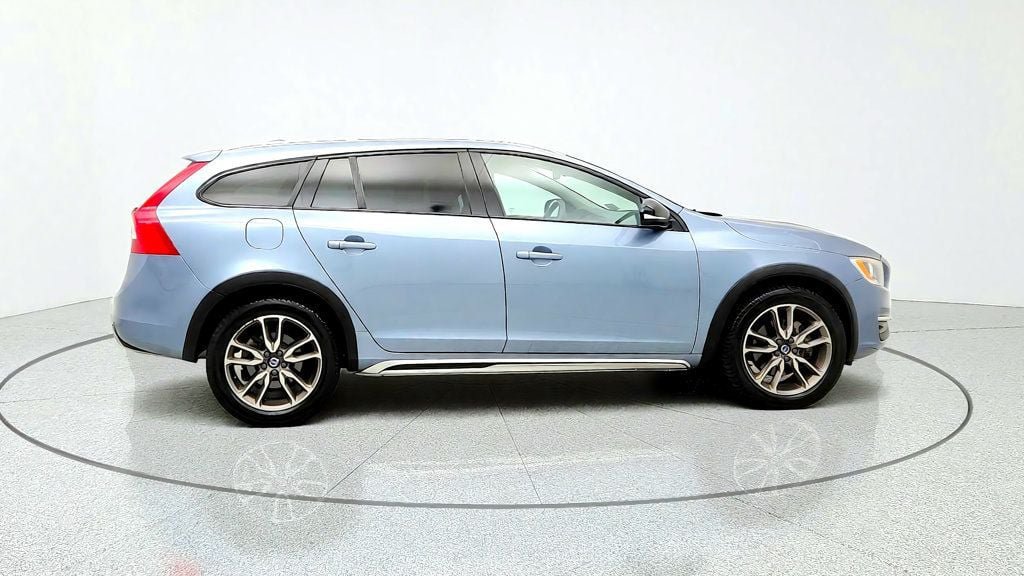 Used 2018 Volvo V60 T5 Cross Country w/ Convenience Package AWD/4WD image 4