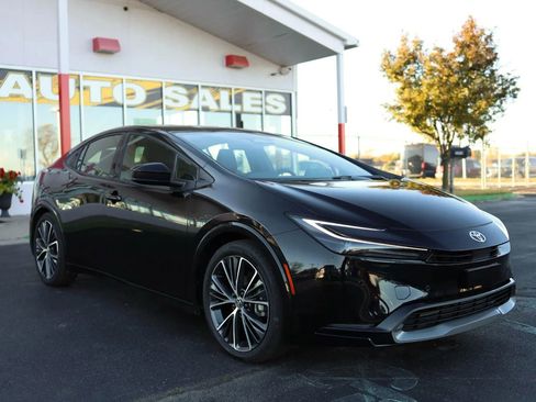 Used 2024 Toyota Prius XLE image 4