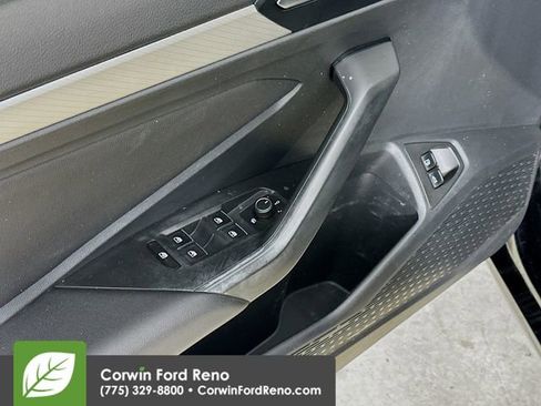Used 2021 Volkswagen Jetta SE FWD image 17