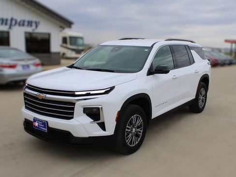 Used 2024 Chevrolet Traverse LT AWD/4WD image 1
