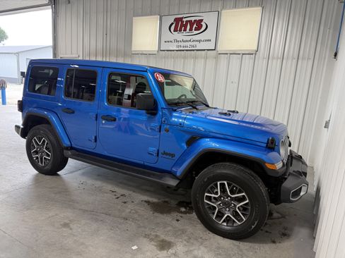 Used 2026 Jeep Wrangler Unlimited Sahara AWD/4WD image 1