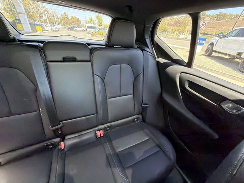 Used 2020 Volvo XC40 T5 Momentum AWD/4WD image 4
