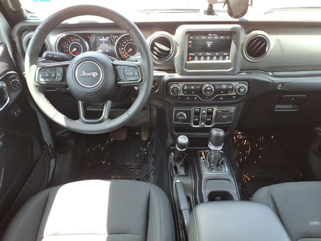 Used 2023 Jeep Gladiator Sport AWD/4WD image 17