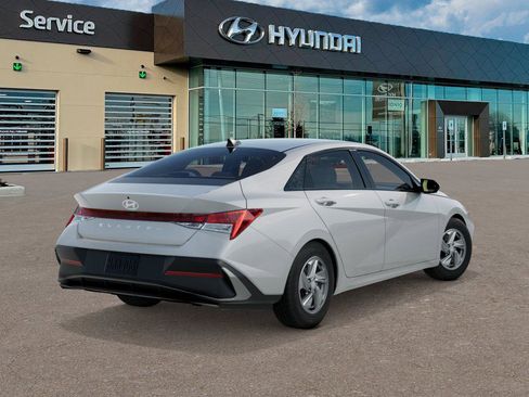 New 2026 Hyundai Elantra SE image 4