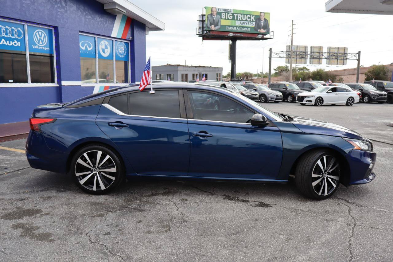 Used 2020 Nissan Altima 2.5 SR FWD image 2