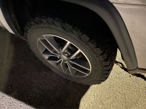 Used 2017 Jeep Grand Cherokee Limited image 10