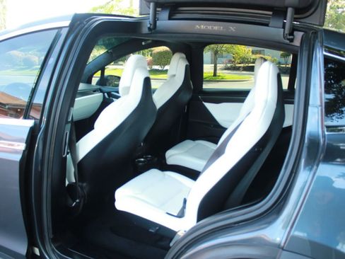 Used 2017 Tesla Model X 75D AWD/4WD image 29