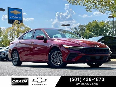 Used 2024 Hyundai Elantra SEL FWD image 1