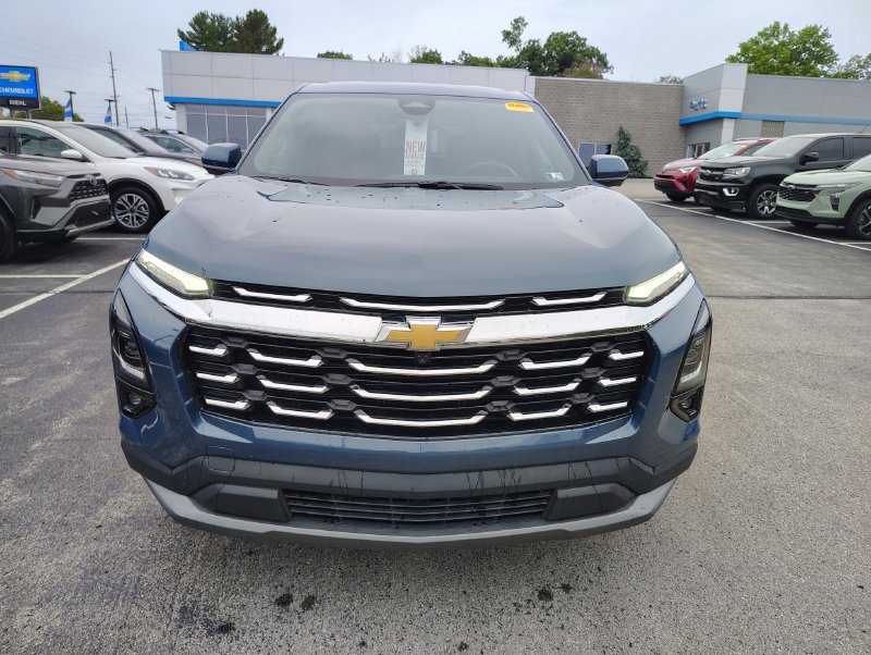 Used 2025 Chevrolet Equinox LT w/ Safety and Technology Package AWD/4WD image 2