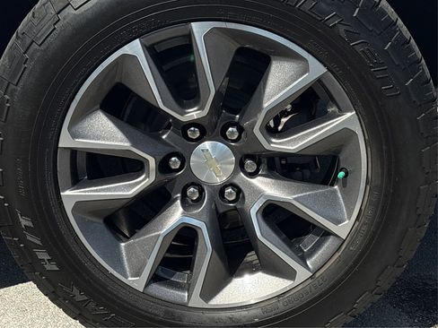 Used 2022 Chevrolet Tahoe LT w/ LT Signature Package image 13