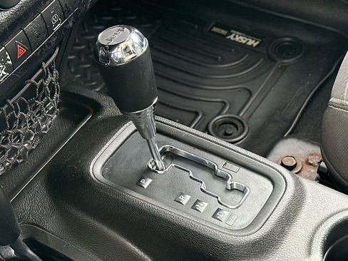 Used 2017 Jeep Wrangler Unlimited Sahara w/ Connectivity Group image 18