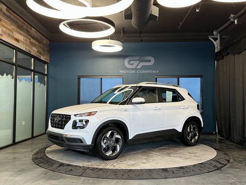Used 2024 Hyundai Venue SEL image 7