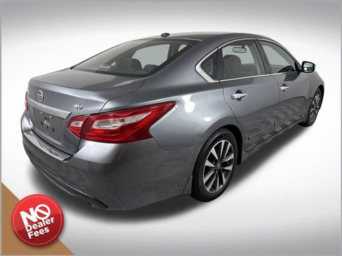 Used 2016 Nissan Altima 2.5 SV w/ Convenience Package image 3