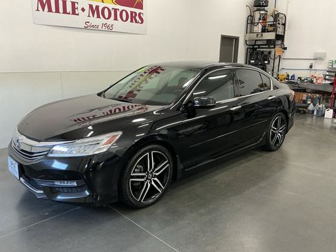 Used 2016 Honda Accord Touring image 3
