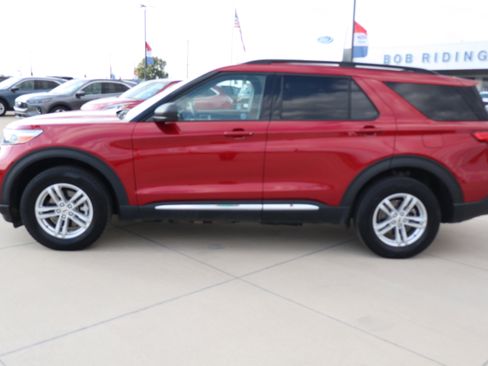 Used 2023 Ford Explorer XLT w/ Equipment Group 202A image 9
