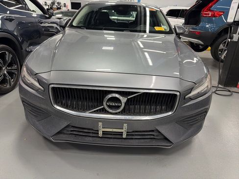 Used 2019 Volvo S60 T6 Momentum w/ Multimedia Package image 3