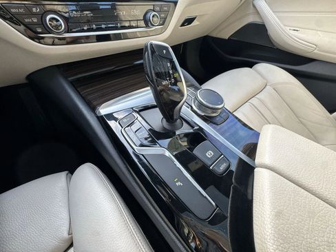 Used 2017 BMW 540i xDrive image 22