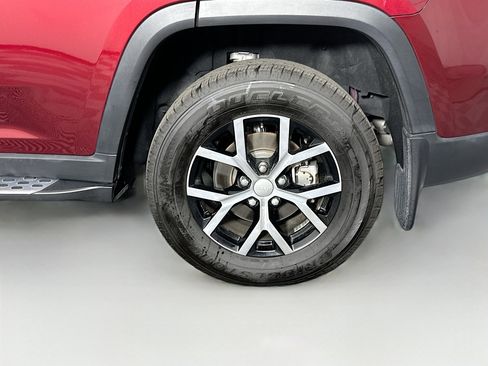 Used 2023 Jeep Grand Cherokee Limited w/ Luxury Tech Group II image 11