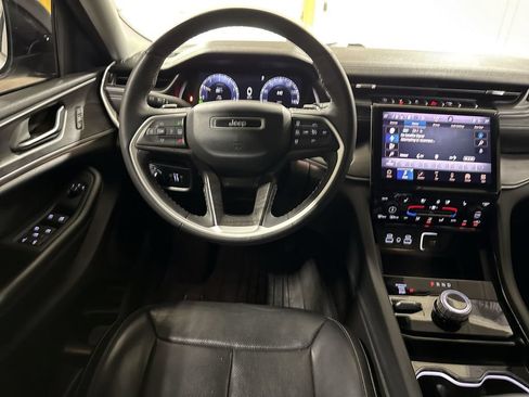 Used 2023 Jeep Grand Cherokee L Limited w/ Luxury Tech Group II AWD/4WD image 11