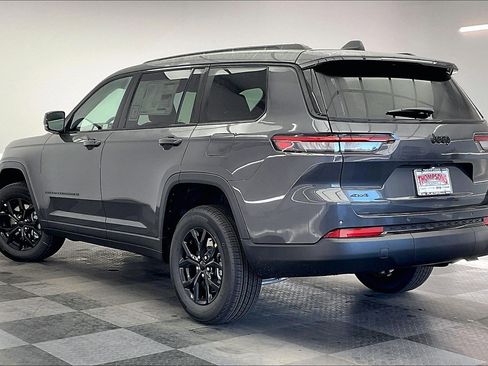 New 2025 Jeep Grand Cherokee L Altitude image 2