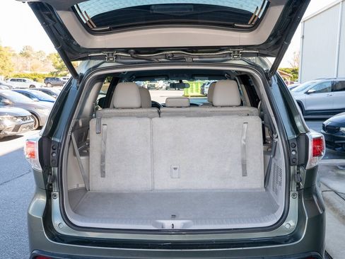 Used 2015 Toyota Highlander LE image 5