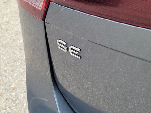 Used 2024 Volkswagen Tiguan SE R-Line AWD/4WD image 9