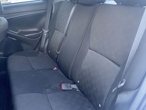 Used 2010 Pontiac Vibe w/ Preferred Package image 12