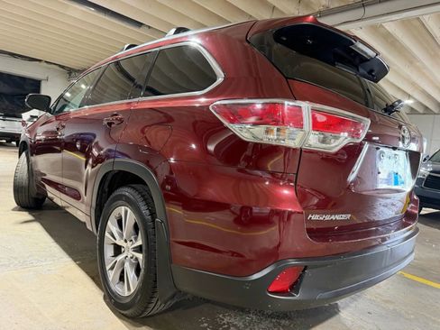 Used 2015 Toyota Highlander XLE AWD/4WD image 3