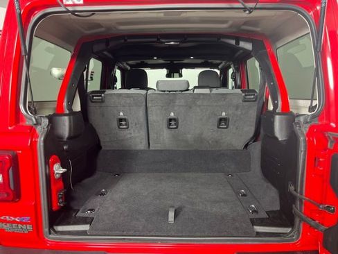 Used 2024 Jeep Wrangler Unlimited Sahara image 24