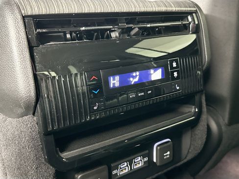 Used 2022 Jeep Wagoneer Series III w/ Flexible Seating Group RWD image 26
